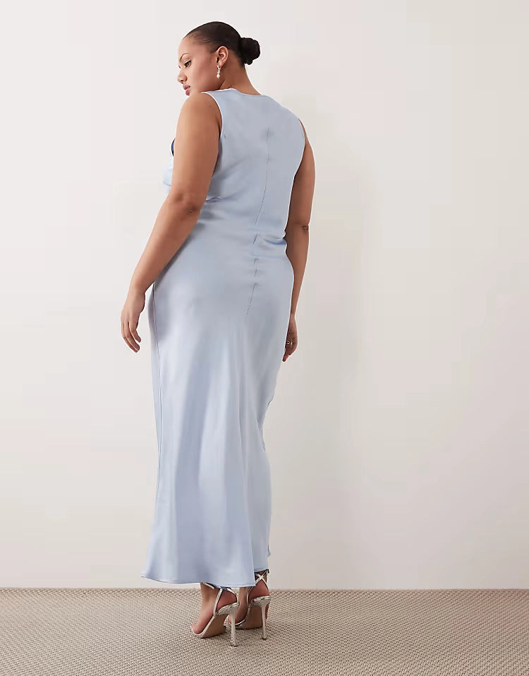 Chic Bias‑Cut Scoop Neck Sleeveless Seam‑Back Midi Plus Size Wedding Guest Dress