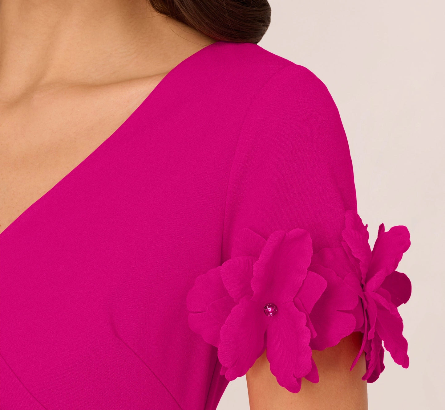 Chic Sheath V-Neck Short-Sleeve Closed-Back Knee-Length Mother of the Bride Dresses