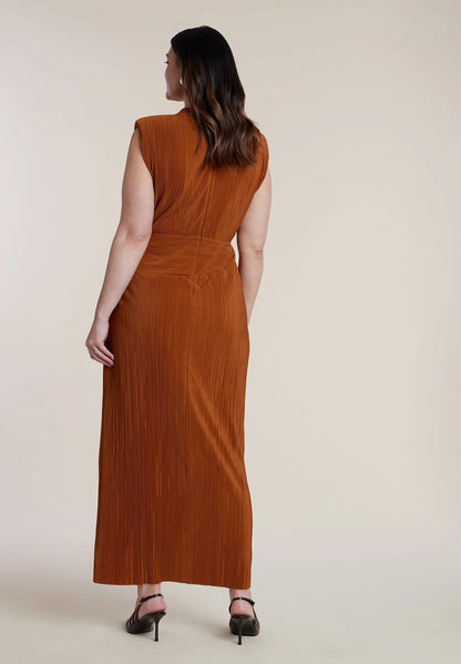 roselledress rust plus size sheath midi dress high neck zip back plissé crinkle fabric cap sleeve formal gown back view
