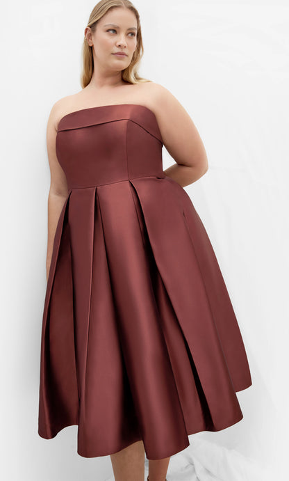 Structured Fit‑and‑Flare Strapless Zip‑Back Midi Plus Size Wedding Guest Dress