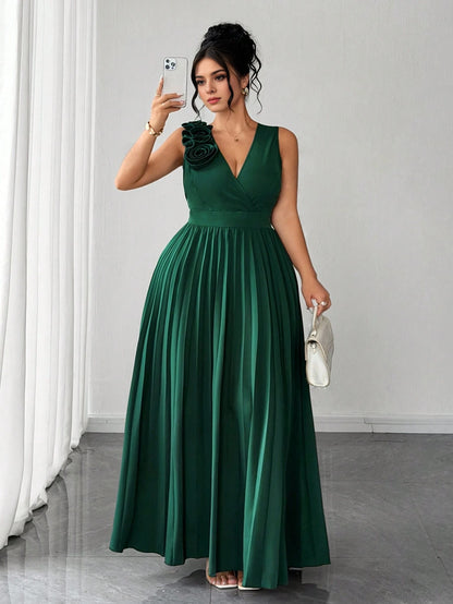Plus Size Emerald‑Green A‑Line V‑Neck Sleeveless Simple‑Back Floor‑Length Prom Dress 