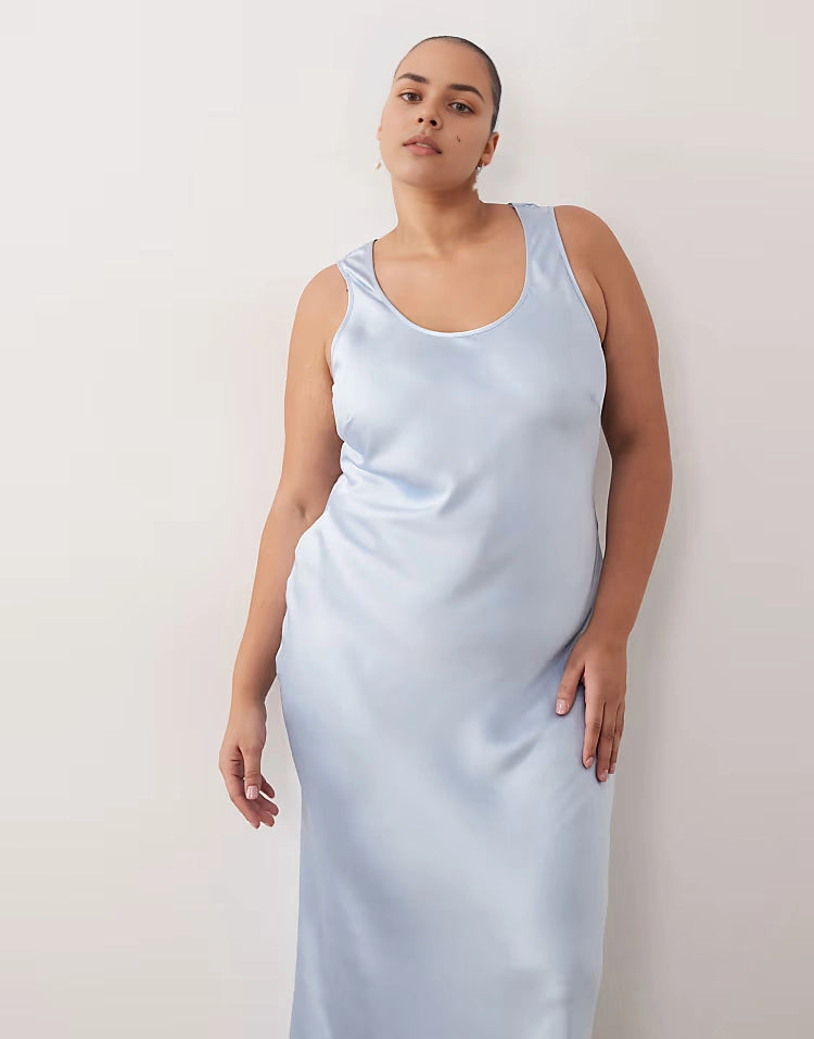 Chic Bias‑Cut Scoop Neck Sleeveless Seam‑Back Midi Plus Size Wedding Guest Dress