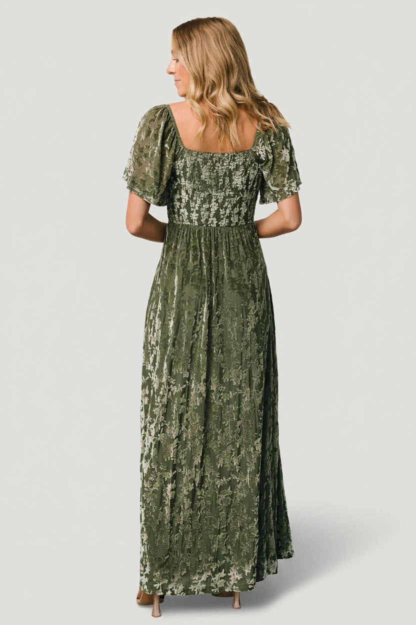 Plus Size Elegant A‑Line Sweetheart Short‑Sleeve Smocked‑Back Floor‑Length Mother Of The Bride Dress