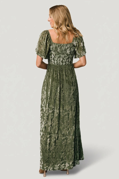 Plus Size Elegant A‑Line Sweetheart Short‑Sleeve Smocked‑Back Floor‑Length Mother Of The Bride Dress