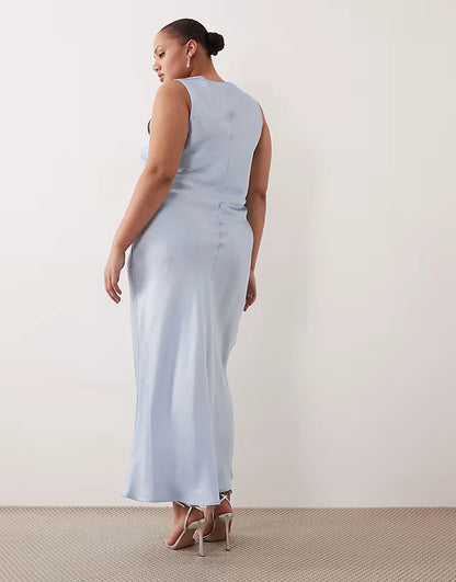 Chic Bias‑Cut Scoop Neck Sleeveless Seam‑Back Midi Plus Size Wedding Guest Dress